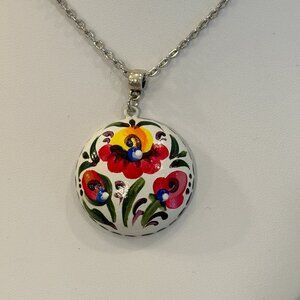UNIQUE Hand Painted Wood Round Floral Pendant Silver Tone 30" Chain